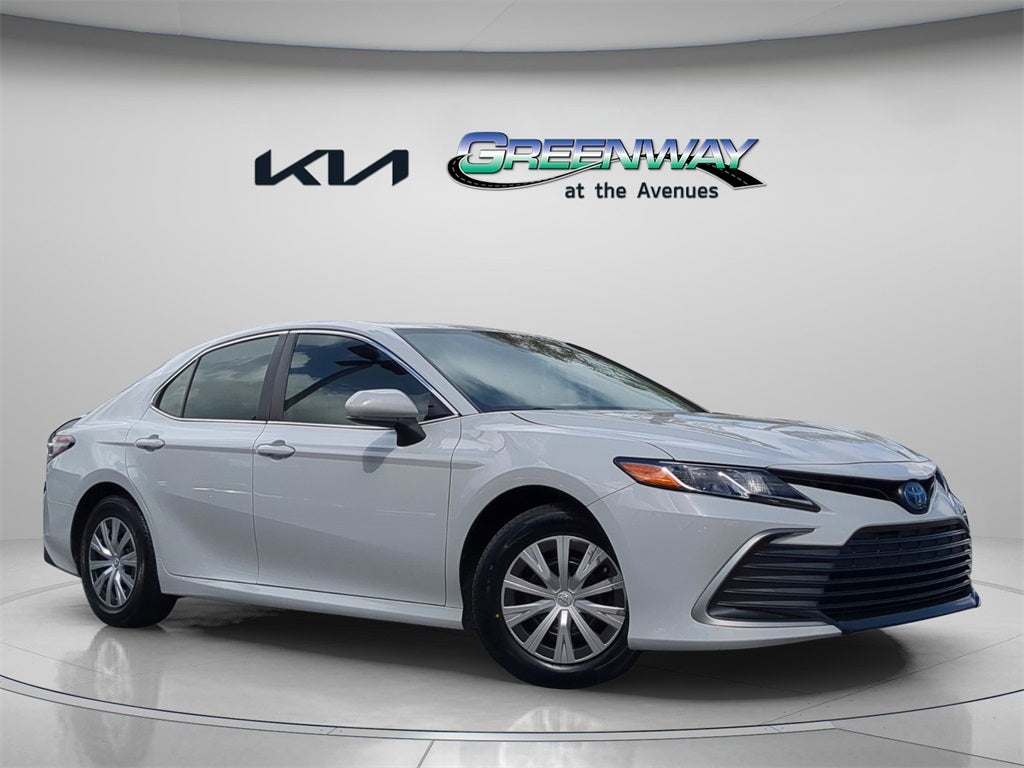 2022 Toyota Camry Hybrid LE