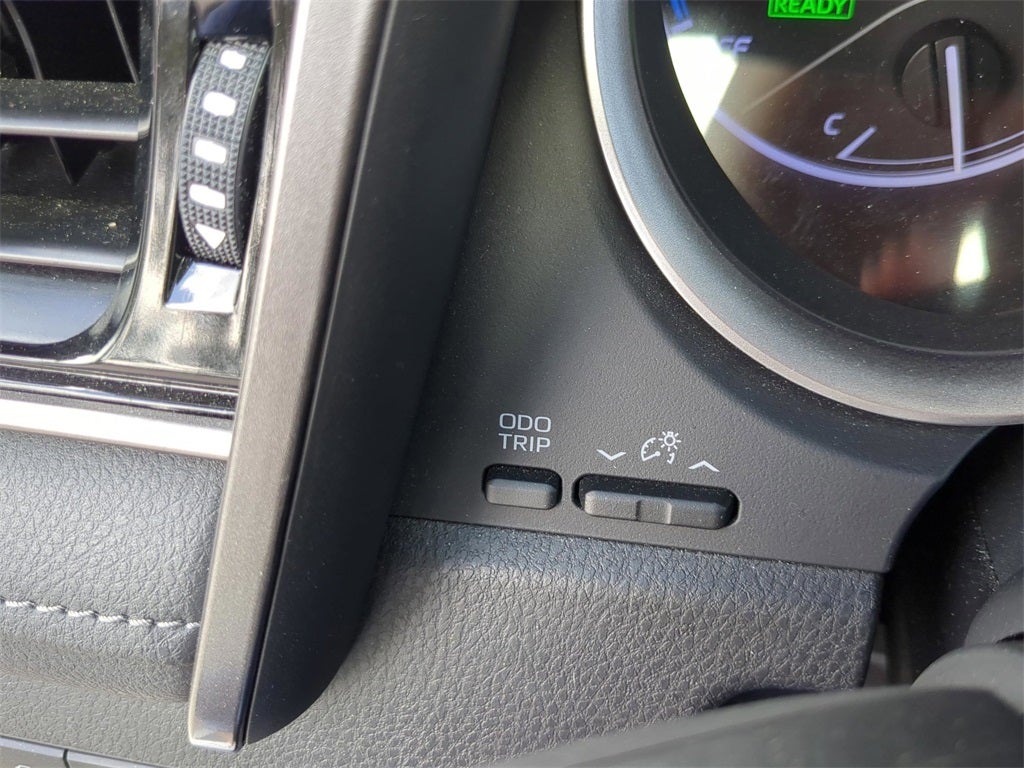 2022 Toyota Camry Hybrid LE