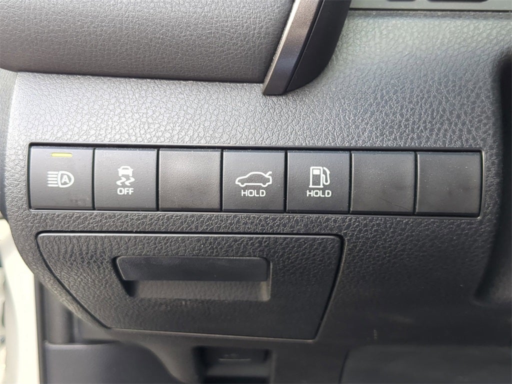 2022 Toyota Camry Hybrid LE