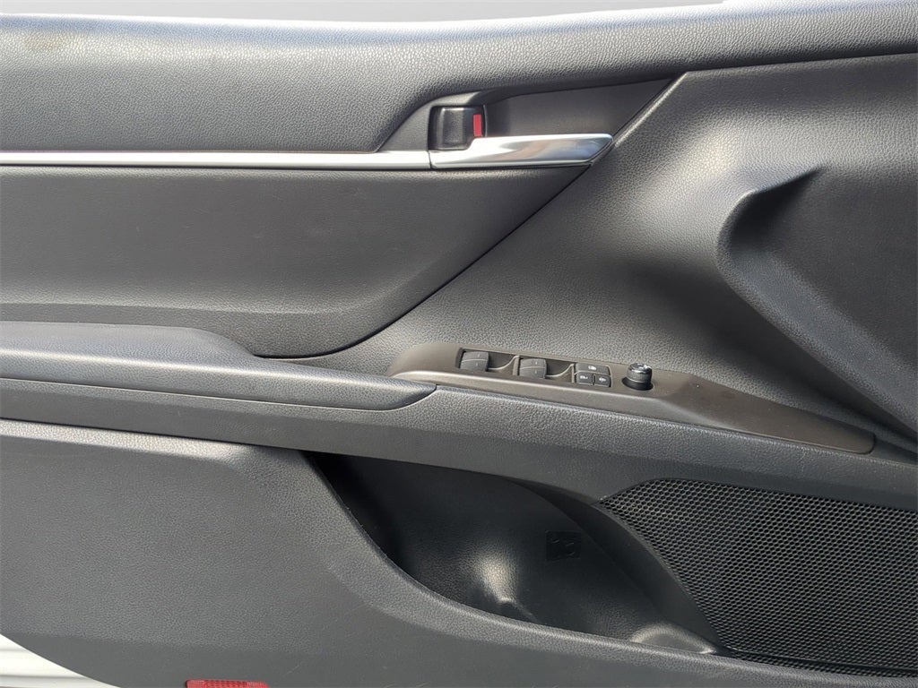 2022 Toyota Camry Hybrid LE