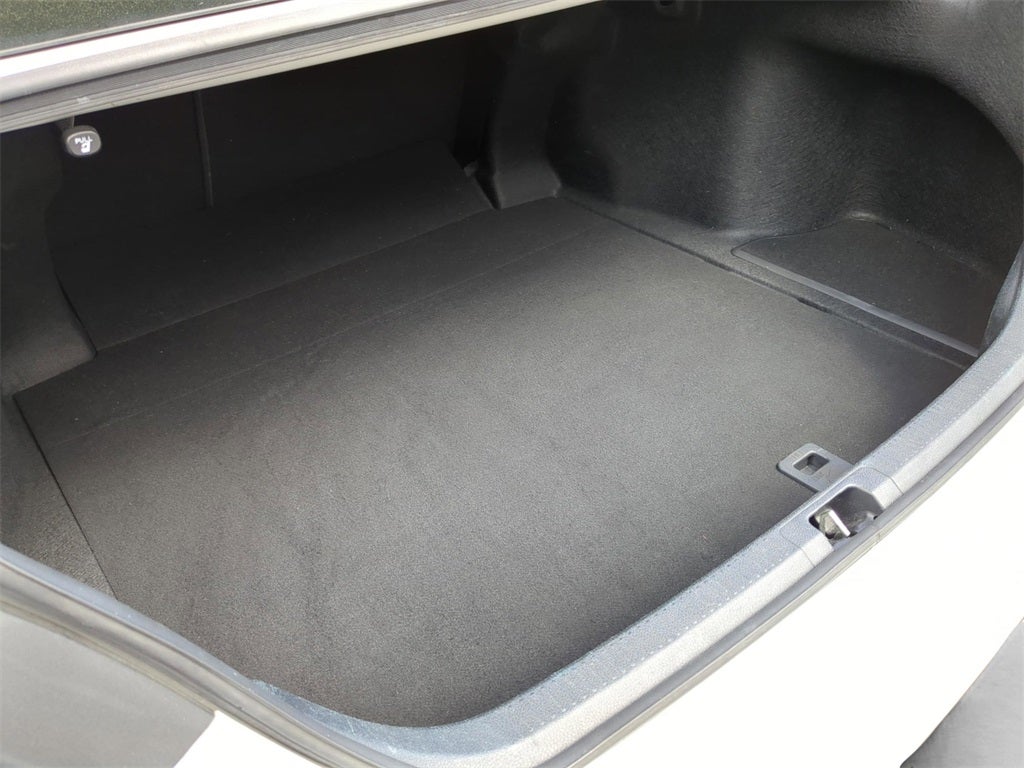 2022 Toyota Camry Hybrid LE