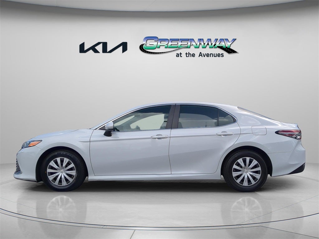 2022 Toyota Camry Hybrid LE