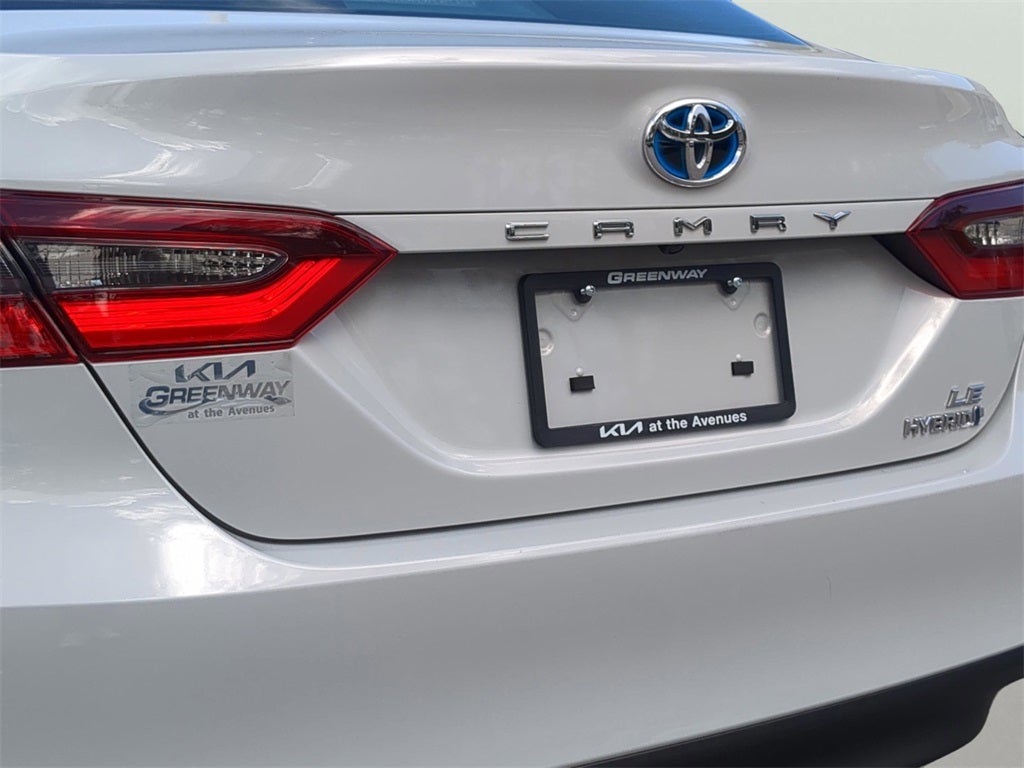 2022 Toyota Camry Hybrid LE