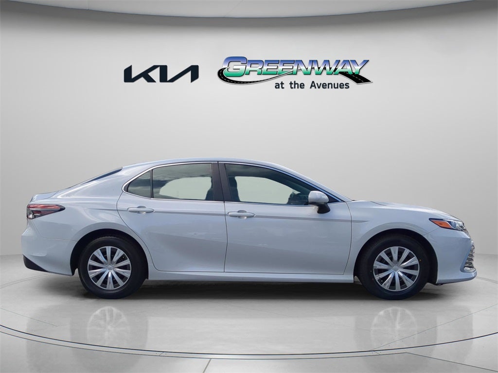 2022 Toyota Camry Hybrid LE