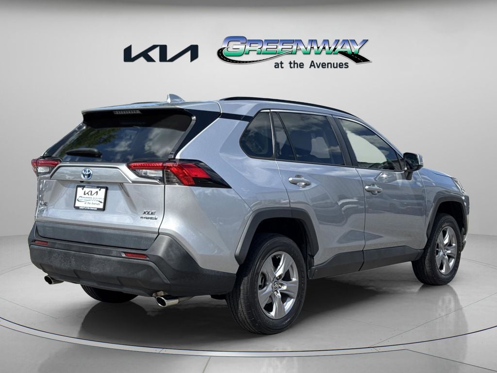 2022 Toyota RAV4 Hybrid XLE