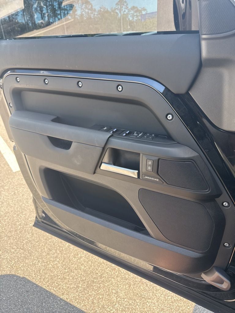 2025 Land Rover Defender 110 S